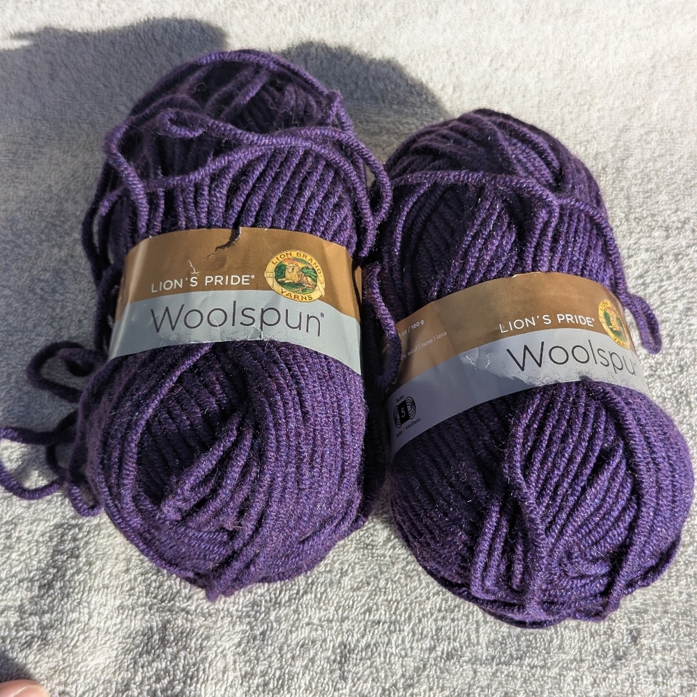 Lion Brand Lion's Pride Woolspun Purple Yarn, New 2 Skiens
